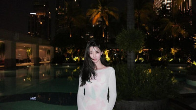권나라, 청순 매력의 비주얼…'모델 아우라' 가득 근황