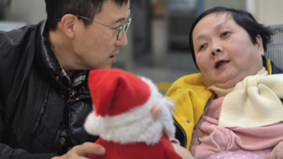 연말에 장애인 찿아 위로하는 국민댄스보이 가수 박남정