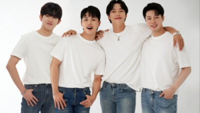 슈퍼그룹 에닉스가 스타트업 했다.4인조 대세남 출발