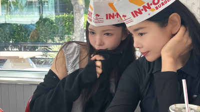 조정민 미국 LA 유명  IN N O U T 햄버거 모델 딱이네  LA공연후 RELAX TIME 즐기는 조정민